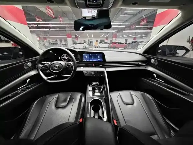 HYUNDAI ELANTRA 2025