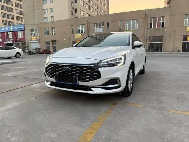 FORD FOCUS SEDAN ECOBOOST 180 2022