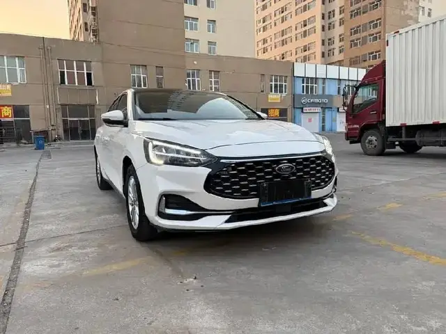 FORD FOCUS SEDAN ECOBOOST 180 2022