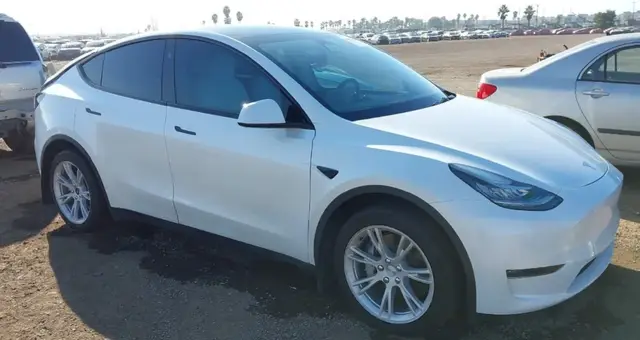 TESLA MODEL Y AWD/LONG RANGE 2023