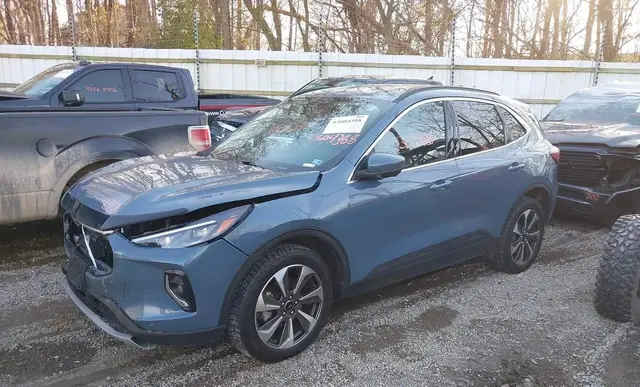 FORD ESCAPE PLATINUM AWD 2023