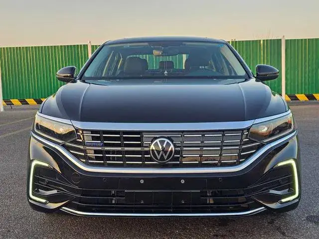 VOLKSWAGEN PASSAT PHEV 1 2022