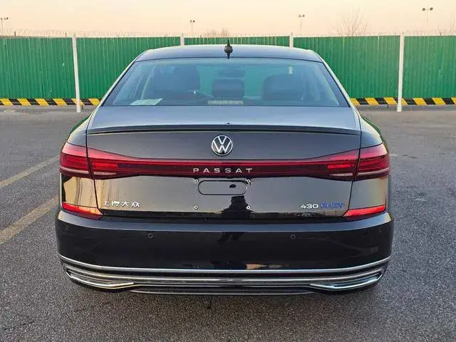 VOLKSWAGEN PASSAT PHEV 1 2022