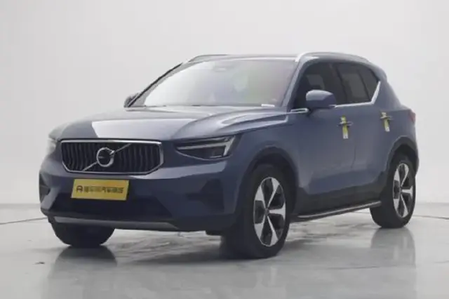 VOLVO XC40 2023