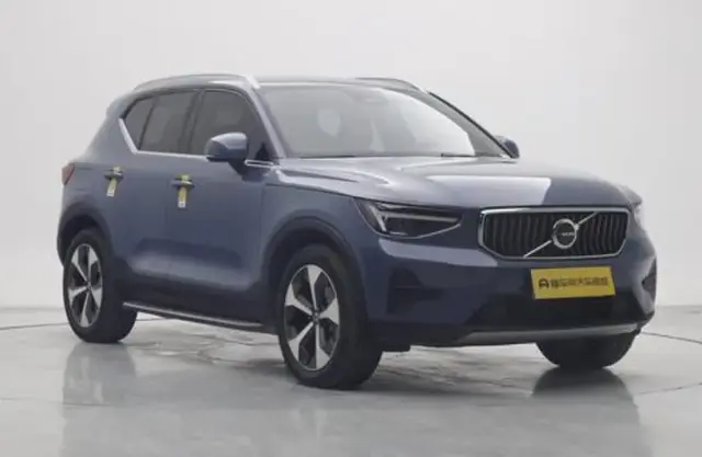 VOLVO XC40 2023