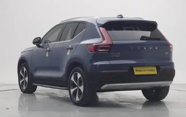VOLVO XC40 2023