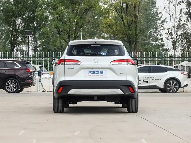 TOYOTA COROLLA CROSS 2026