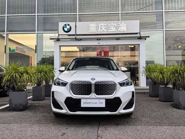 BMW IX1 2025