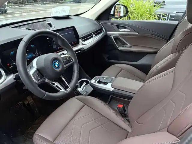 BMW IX1 2025