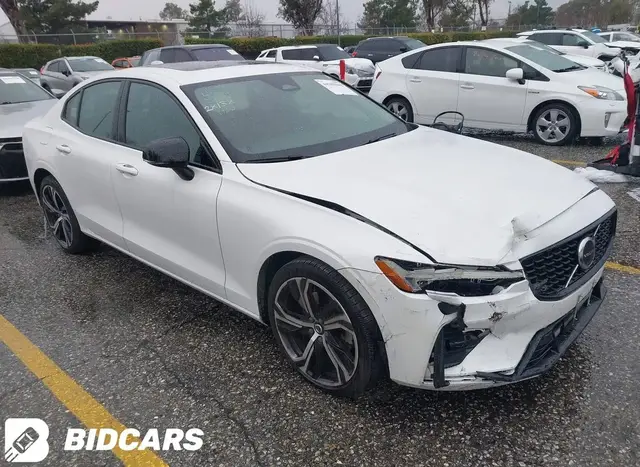 VOLVO S60 B5 CORE DARK 2023