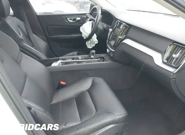 VOLVO S60 B5 CORE DARK 2023