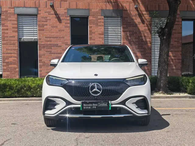 MERCEDES-BENZ EQE LUXURY 2024