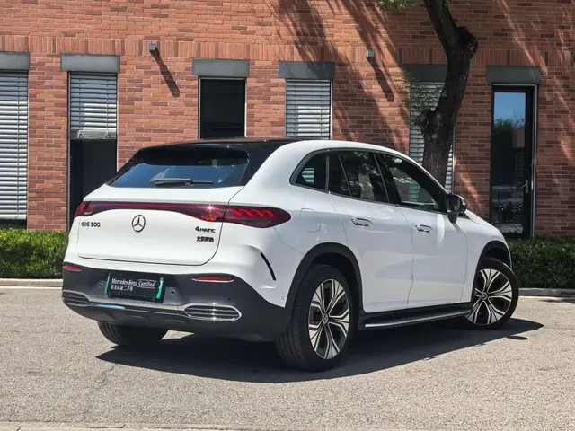 MERCEDES-BENZ EQE LUXURY 2024
