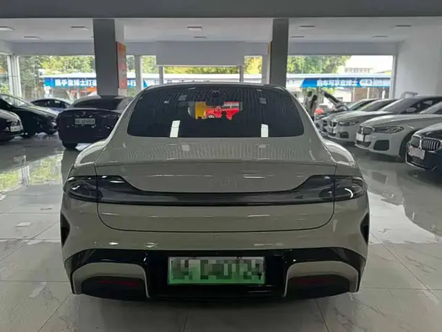 XIAOMI SU7 2024