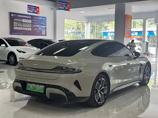 XIAOMI SU7 2024