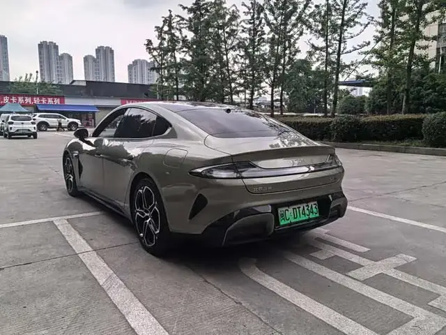 XIAOMI SU7 2024