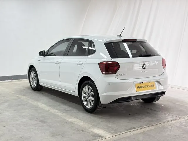 VOLKSWAGEN POLO PLUS 1 2023