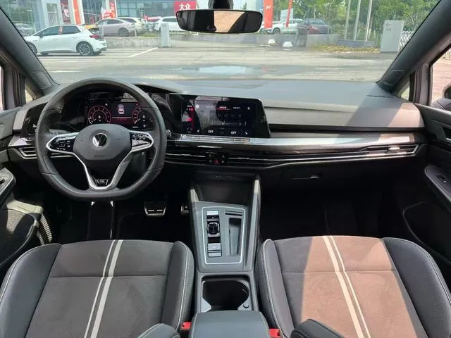 VOLKSWAGEN GOLF 280TSI DSG R-LINE 2024