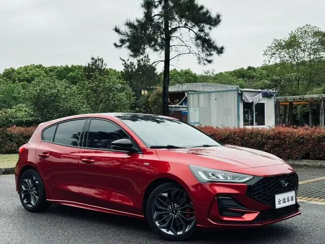 FORD FOCUS HATCHBACK ECOBOOST 180 2022