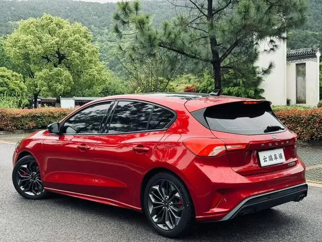 FORD FOCUS HATCHBACK ECOBOOST 180 2022