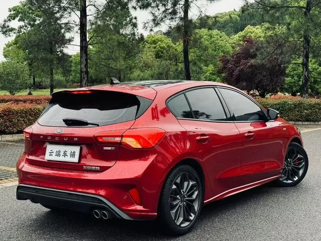 FORD FOCUS HATCHBACK ECOBOOST 180 2022