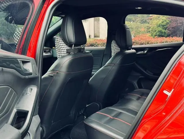 FORD FOCUS HATCHBACK ECOBOOST 180 2022