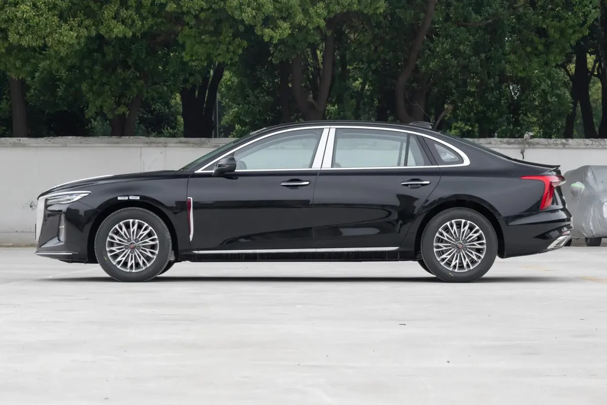 HONGQI H5 QIYUE EDITION (БАЗОВАЯ) 2024