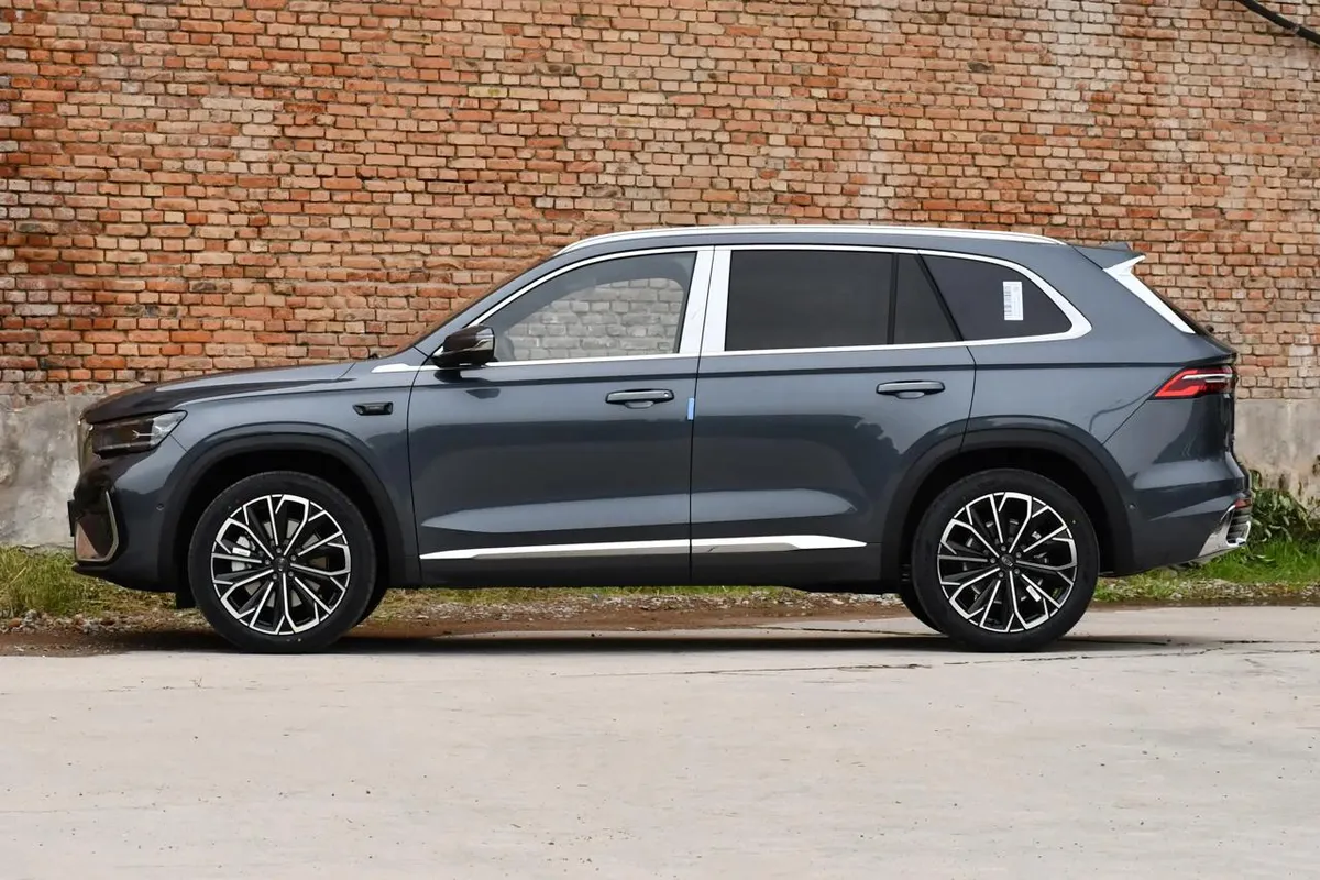 GEELY MONJARO STARWAY (МАКСИМАЛЬНАЯ С ЗИМНИМ ПАКЕТОМ) 2026