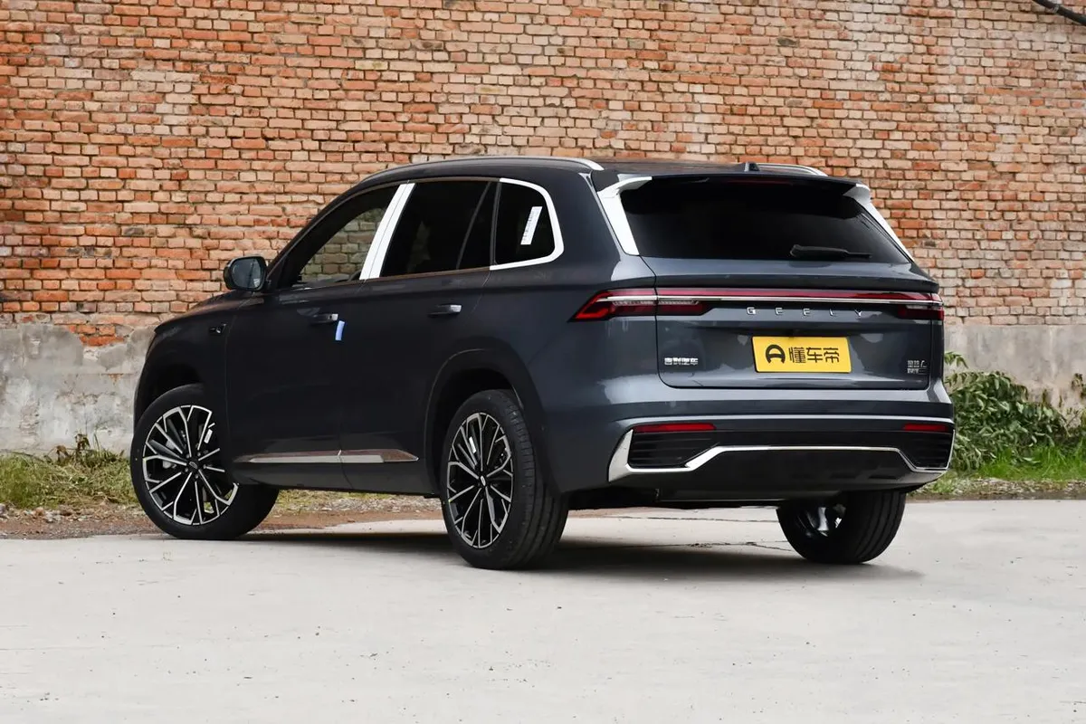 GEELY MONJARO STARWAY (МАКСИМАЛЬНАЯ С ЗИМНИМ ПАКЕТОМ) 2026
