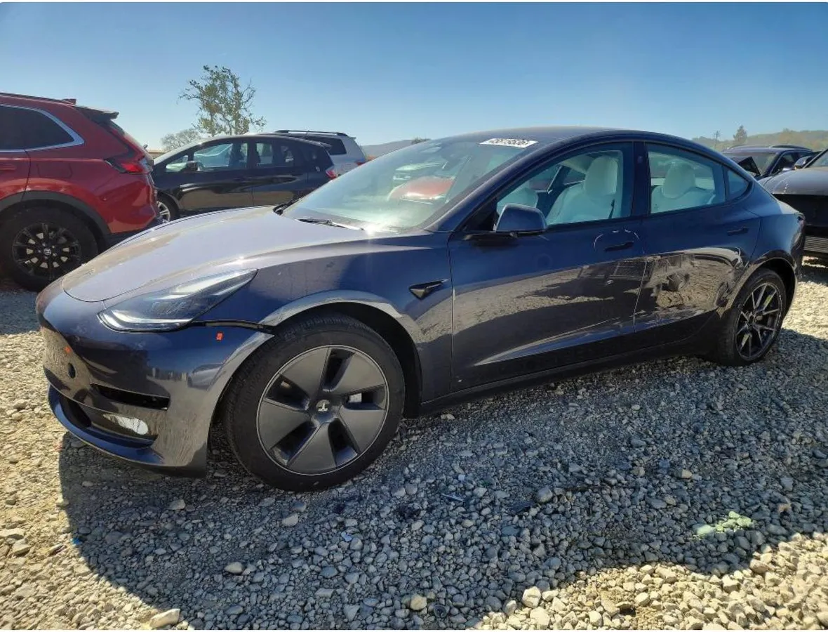 TESLA MODEL 3 2023