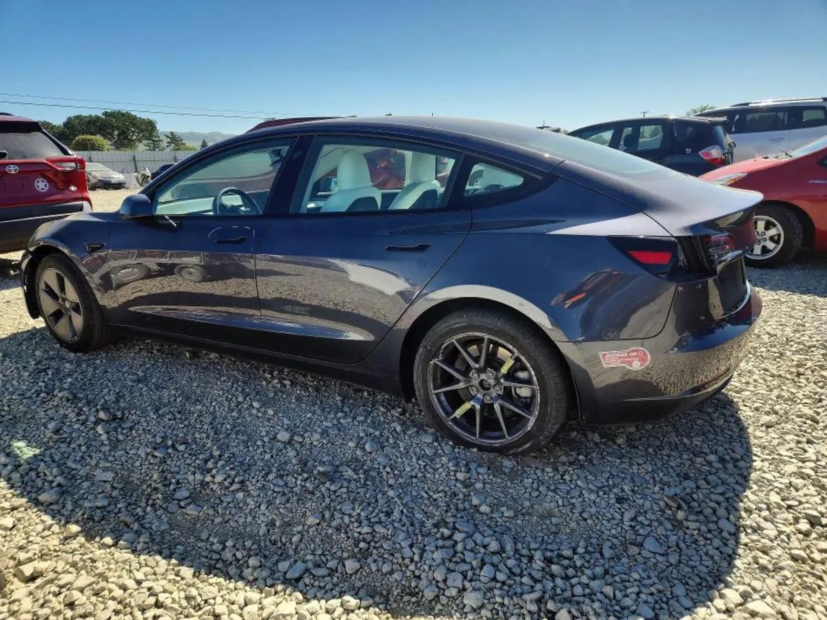 TESLA MODEL 3 2023