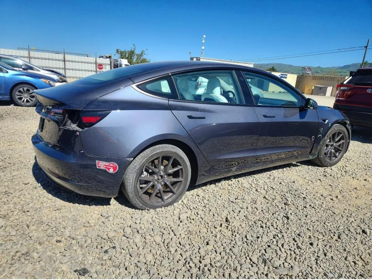 TESLA MODEL 3 2023