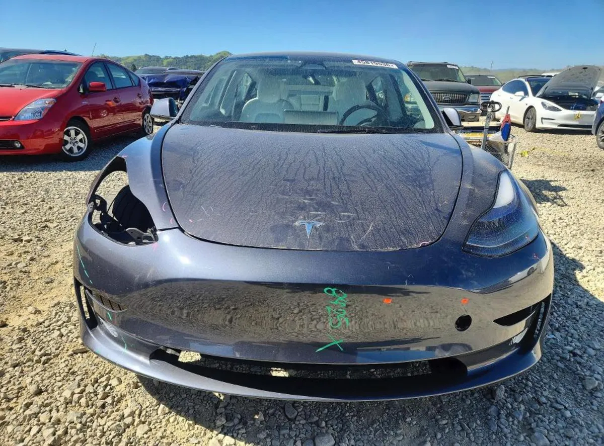 TESLA MODEL 3 2023
