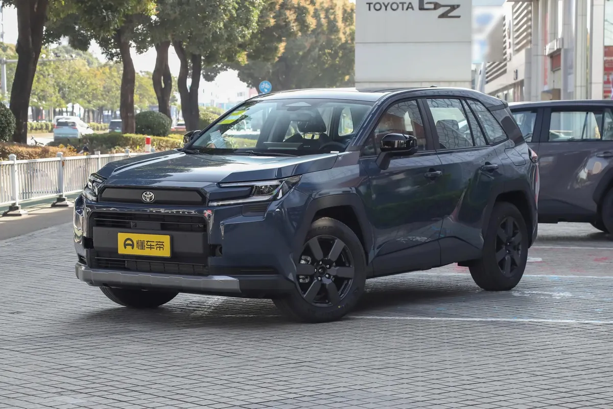TOYOTA RAV4 LUXURY 2026