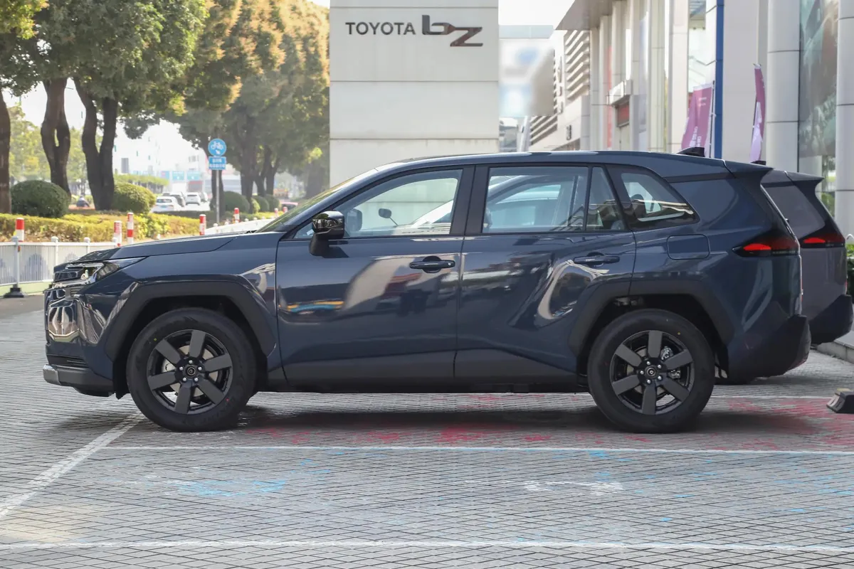 TOYOTA RAV4 LUXURY 2026