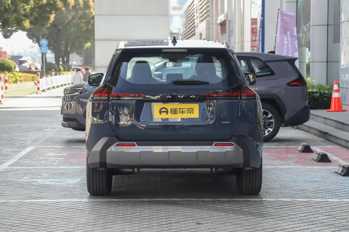TOYOTA RAV4 LUXURY 2026