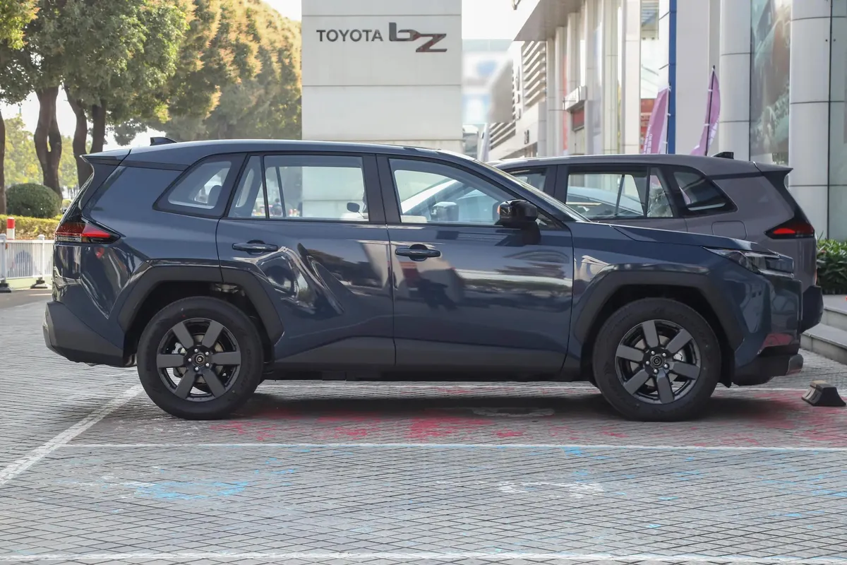 TOYOTA RAV4 LUXURY 2026