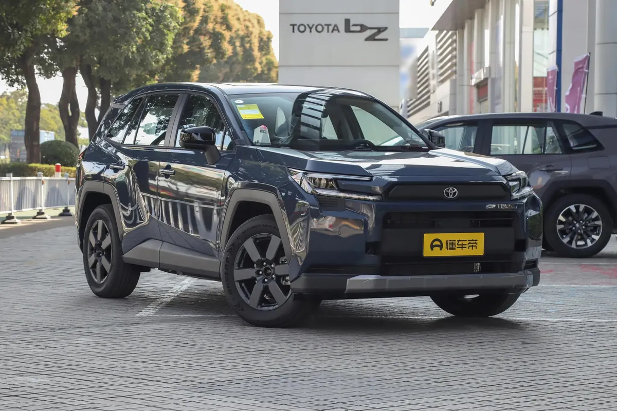TOYOTA RAV4 LUXURY 2026