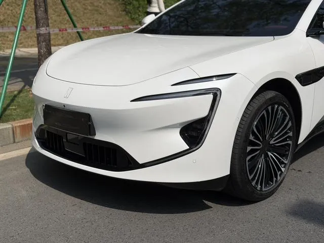 AVATR 12 ULTRA 2025