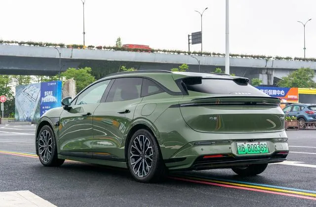 ZEEKR 007GT 2025