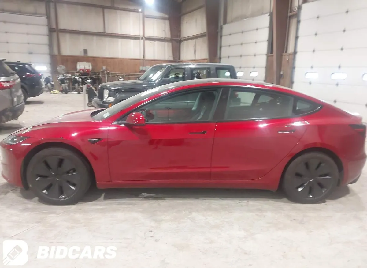 TESLA MODEL 3 LONG RANGE 2024
