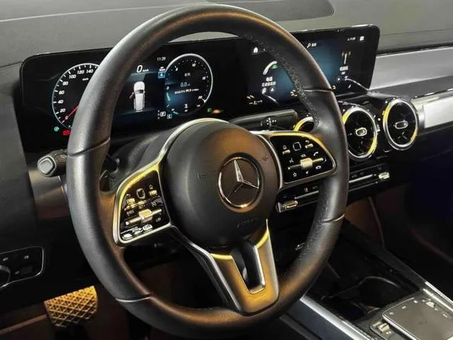 MERCEDES-BENZ GLB 200 DYNAMIC 2023