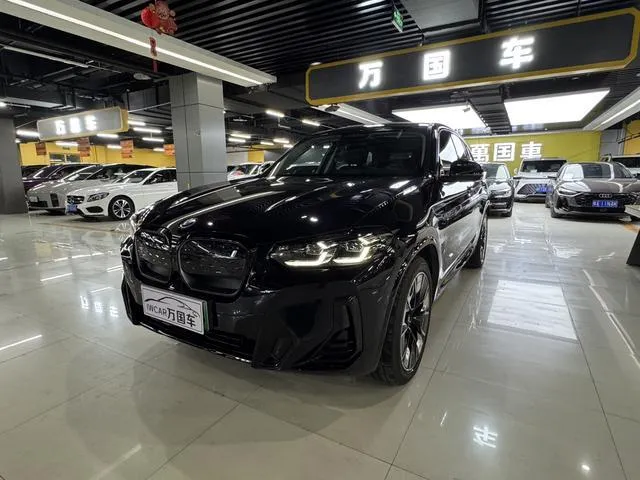 BMW IX3 2025