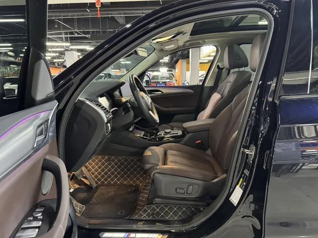 BMW IX3 2025