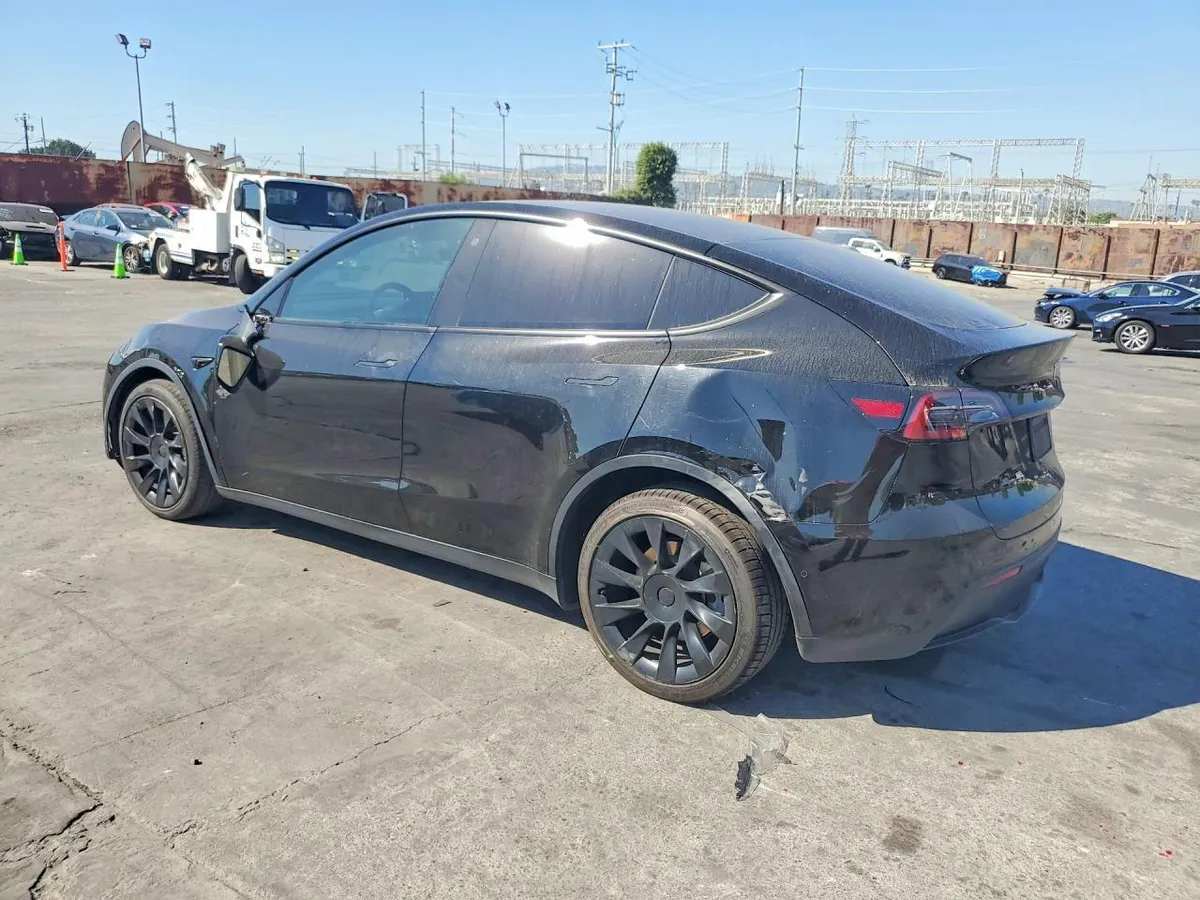TESLA MODEL Y 2023