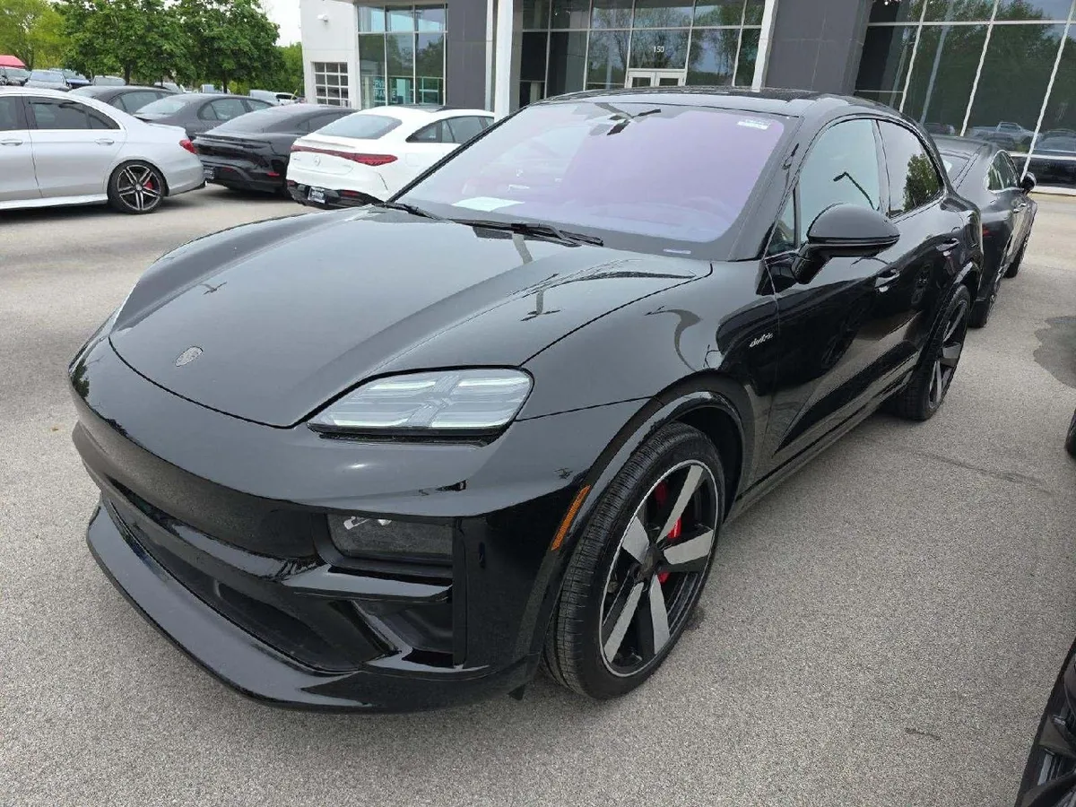 PORSCHE MACAN TURBO ELECTRIC 2024
