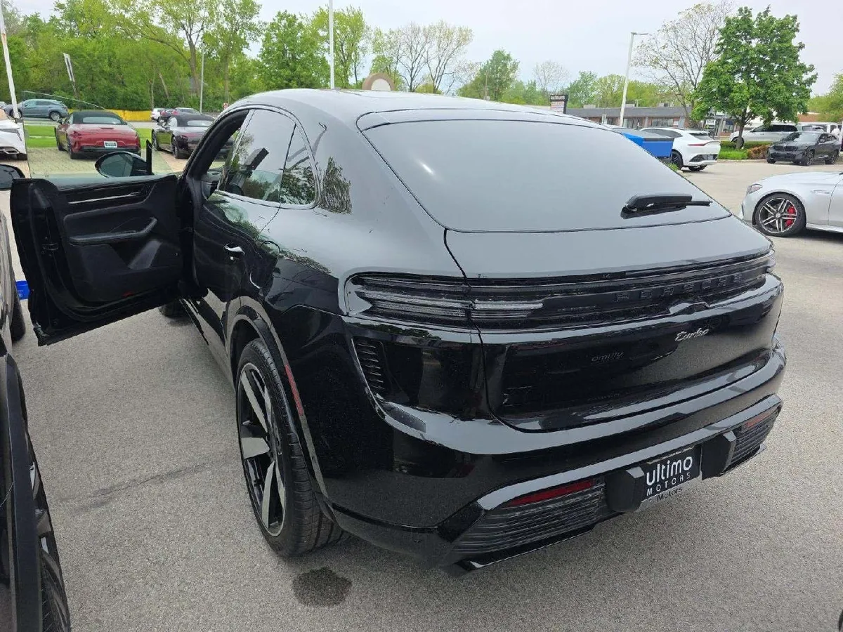 PORSCHE MACAN TURBO ELECTRIC 2024