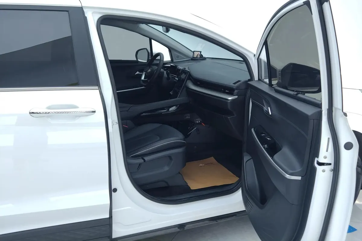 HYUNDAI CUSTO PREMIUM 2023
