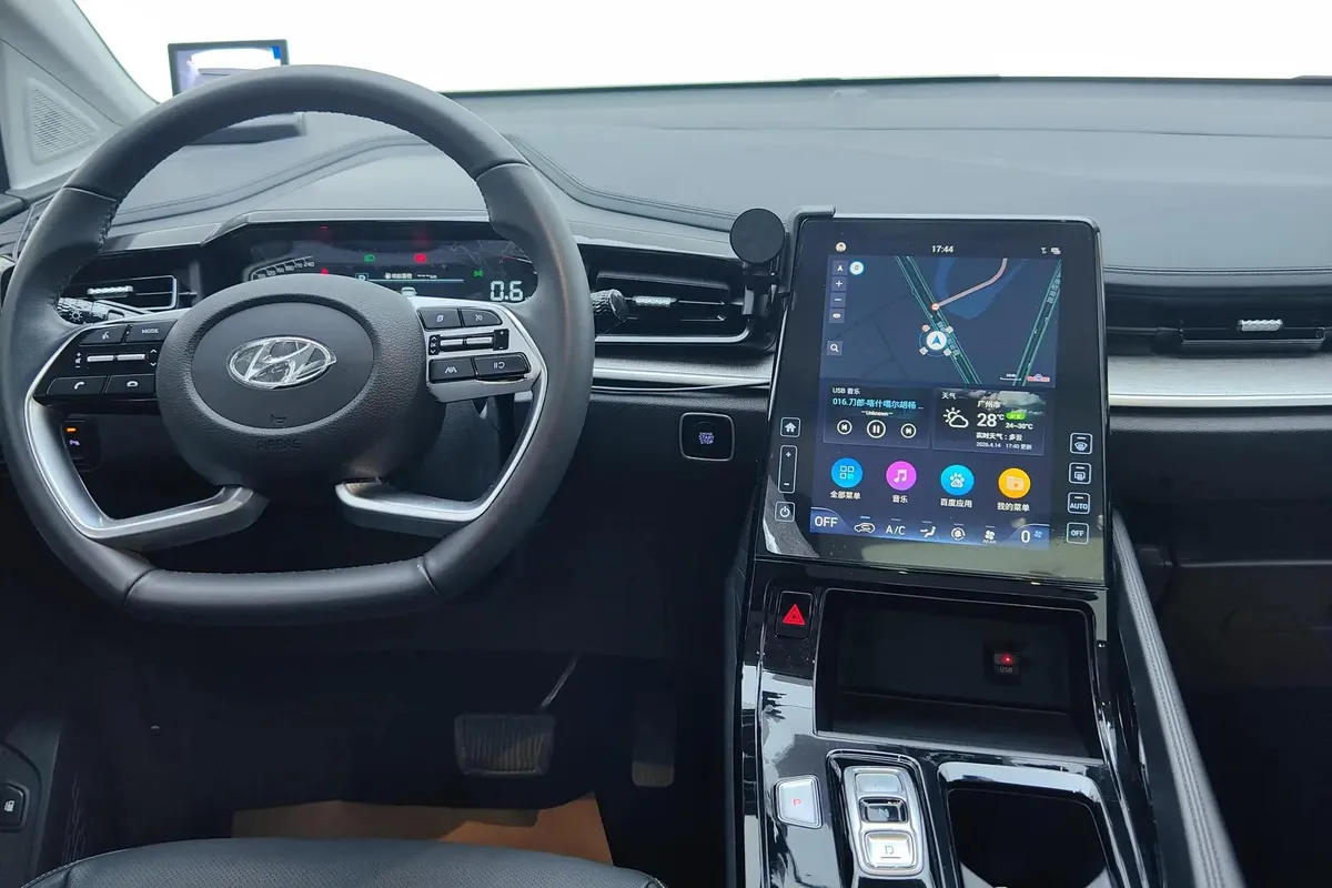 HYUNDAI CUSTO PREMIUM 2023