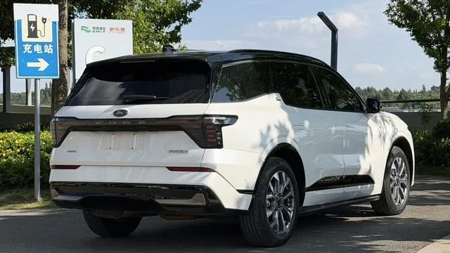 FORD EDGE L 2 2023